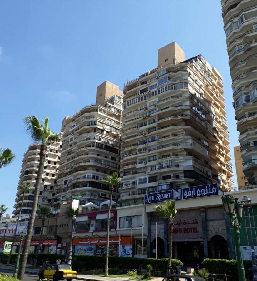 Sea & Garden View At Al-Muntazh Towers - إطلاله علي البحر و حدائق قصر المنتزه Appartement Alexandrië Buitenkant foto